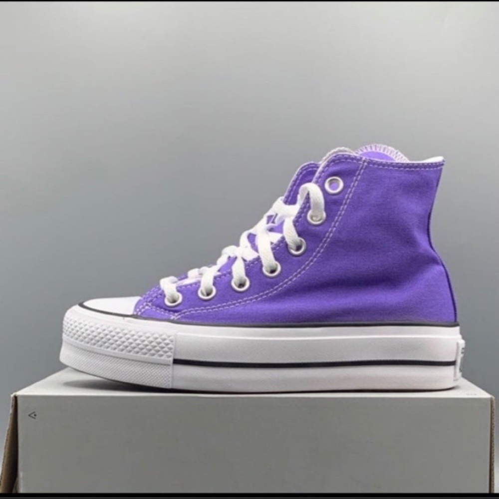 WMNS Converse Chuck Taylor All Star Lift Hi Size 5